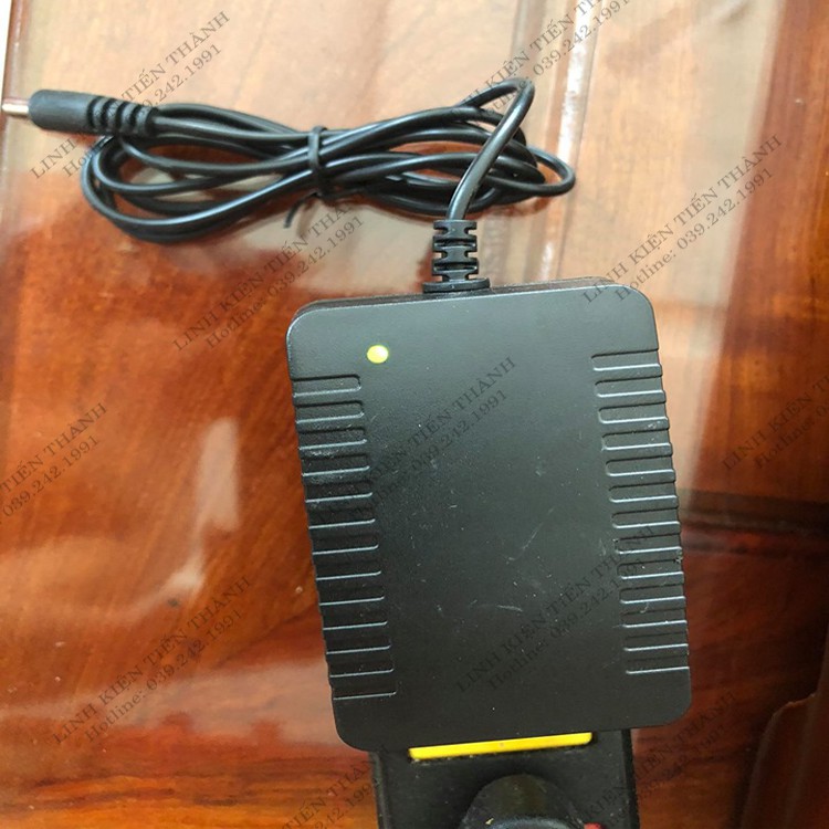 Xạc Ô Tô Xe Máy Điện Trẻ Em 6V1000ma Có Đèn Báo Xạc