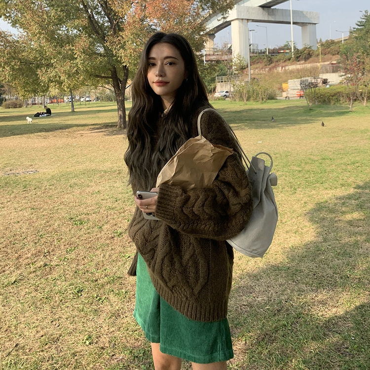 Quần ngắn IELGY lưng cao vải phối nhung thời trang cá tính cho nữ