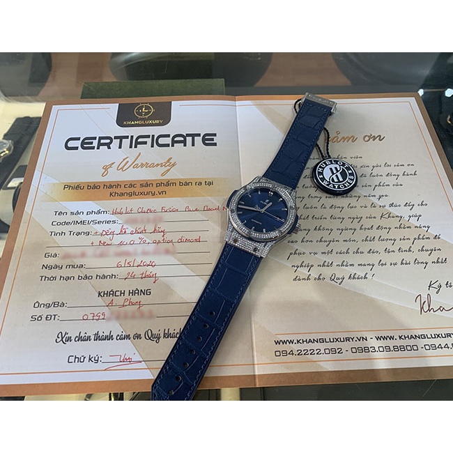 Đồng hồ nữ Hublot mặt tròn đính viền đá dây cao su thơm vani