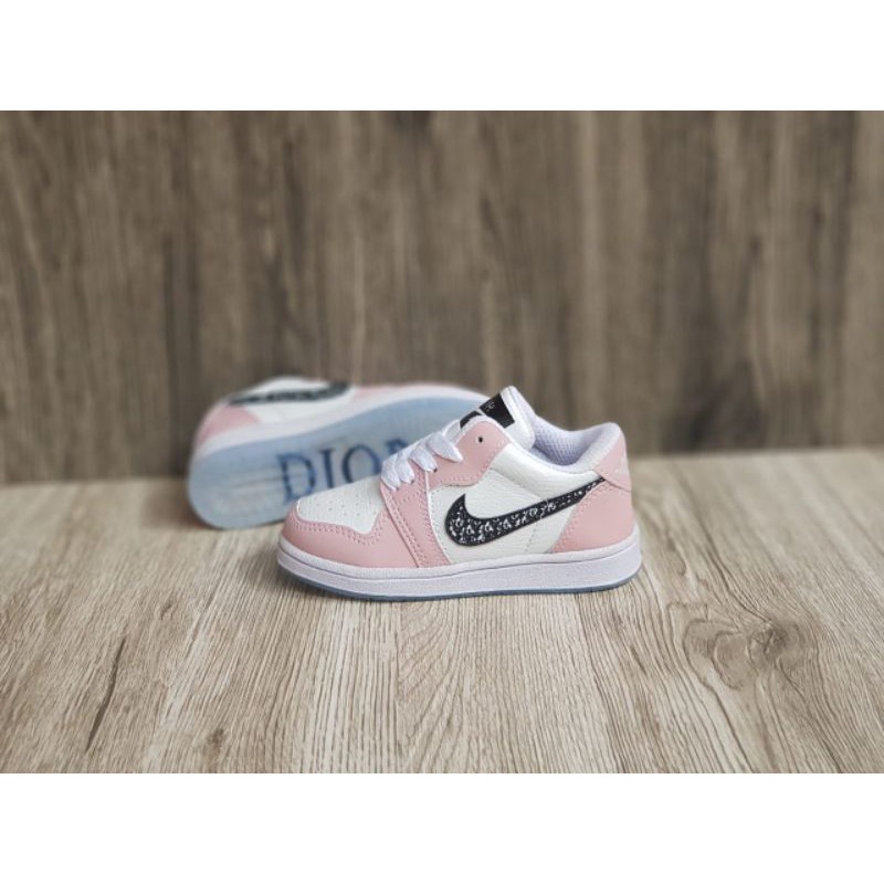 Giày Thể Thao Nike Air Jordan 1 Dior Thiết Kế Dễ Thương Cho Bé