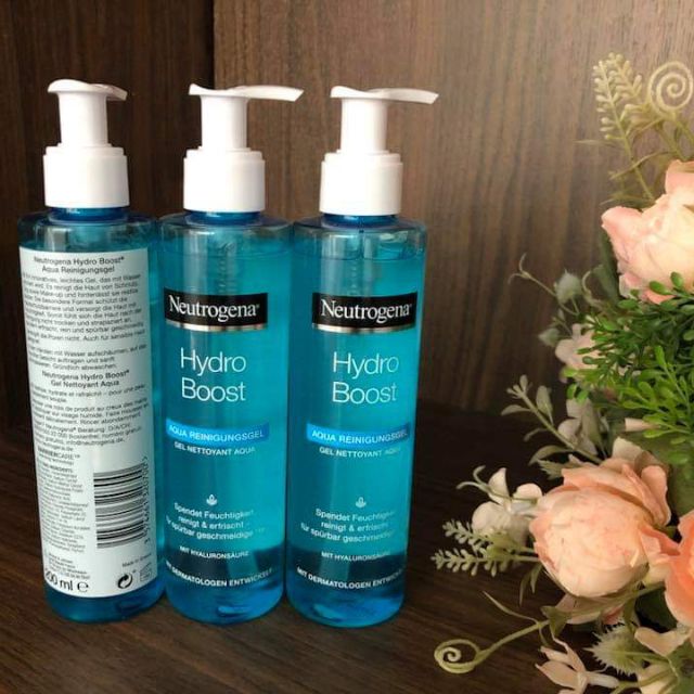 Sữa rửa mặt cung cấp nước Neutrogena Hydro Boost Aqua