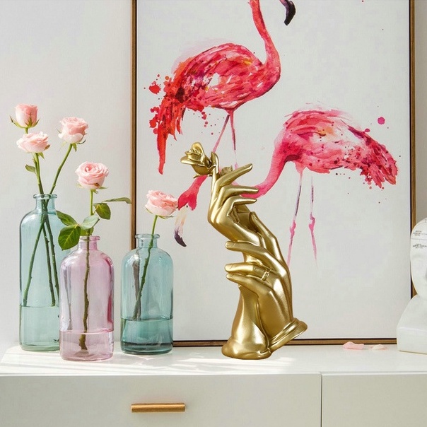 Tượng Bàn Tay Vàng Cầm Hoa Hồng decor nhà cửa
