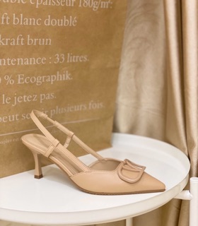 Giày slingback Colee khoá V