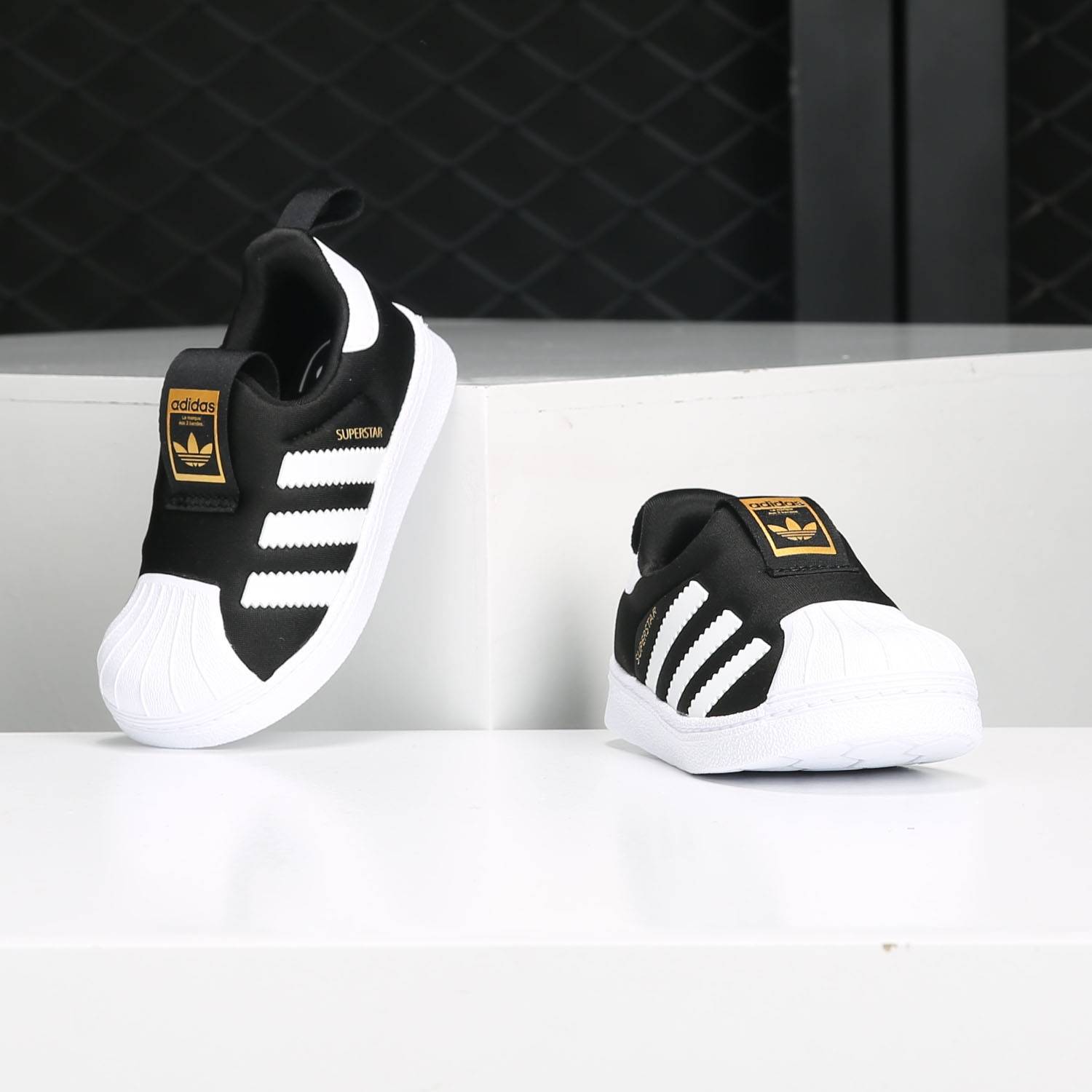 Giày Thể Thao Adidas Thời Trang Năng Động Cho Bé 2-15 Tuổi