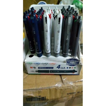 Bút bi bấm 4 ngòi 4 màu mực M&G Semi