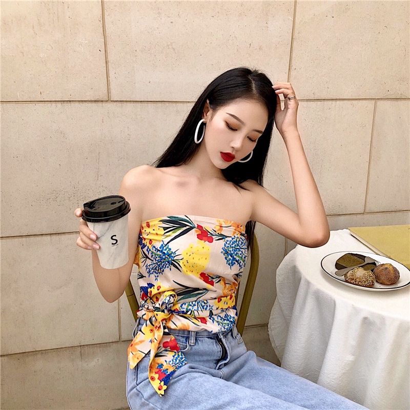 Áo croptop IELGY hở vai in họa tiết quyến rũ nữ tính