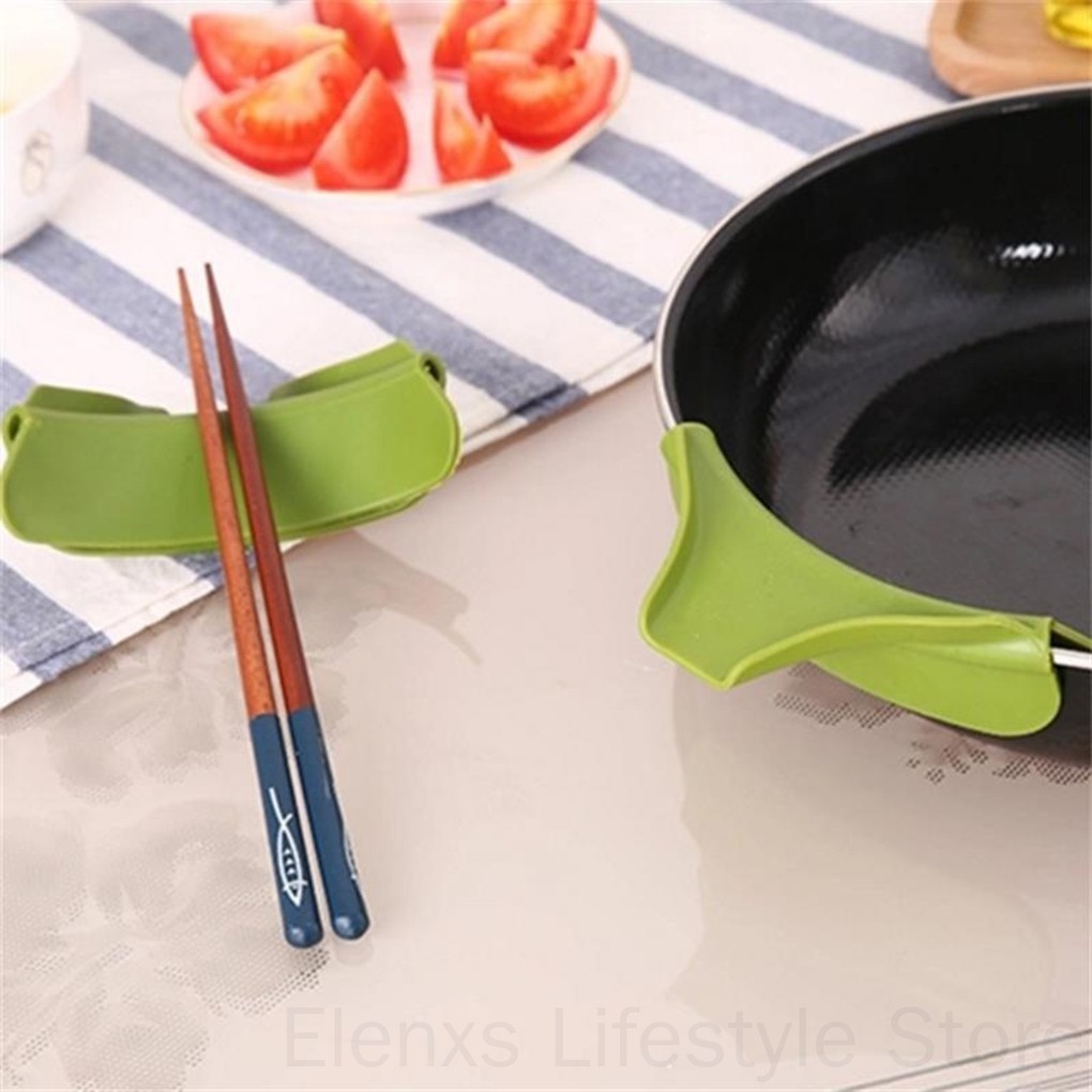 Phễu hỗ trợ đổ nước dùng từ nồi tiện lợi