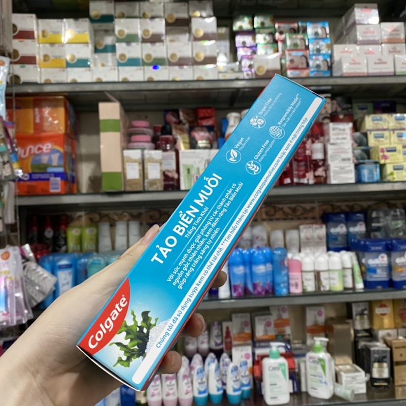 Kem đánh răng trắng răng Colgate Naturals Seaweed and Crystalline Salts 180g