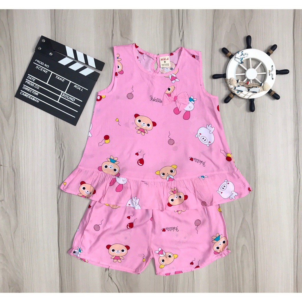 Bộ bé gái sát nách