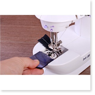 Máy may mini cao cấp có đèn tiện ích
