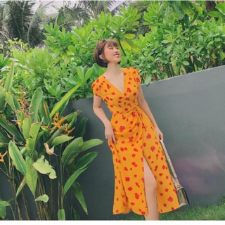 Váy maxi vàng xẻ tà