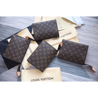 Clutch cầm tay hoa văn nâu lv kèm dây xích sz 18cm fullbox