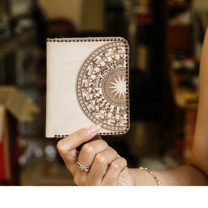 Ví nam Nữ Da Bò Italia Vegtan RAM Leather Khắc Trống Đồng Việt Nam Tốt Cho Sức Khỏe
