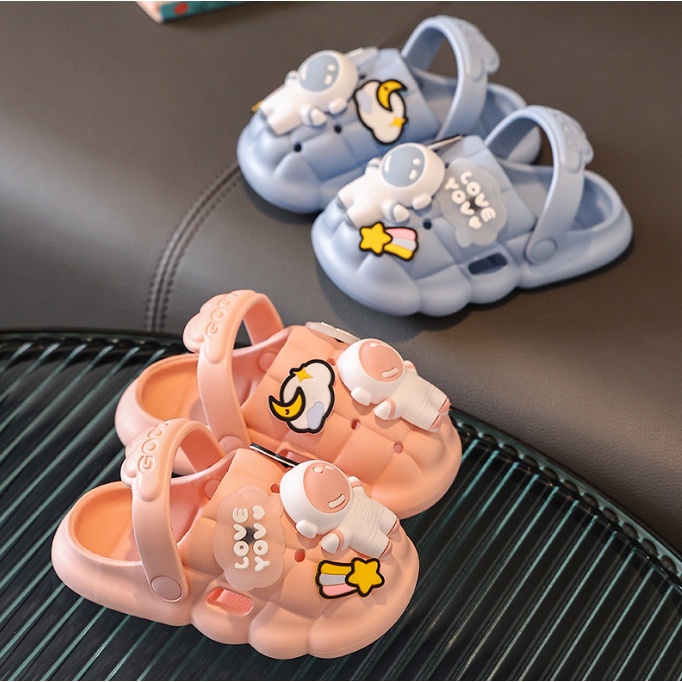 Dép trẻ em phi hành gia, dép cross cho bé kèm sticker, sục cross cho bé trai bé gái siêu nhẹ chống trơn trượt
