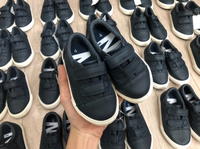 Giầy sneaker next