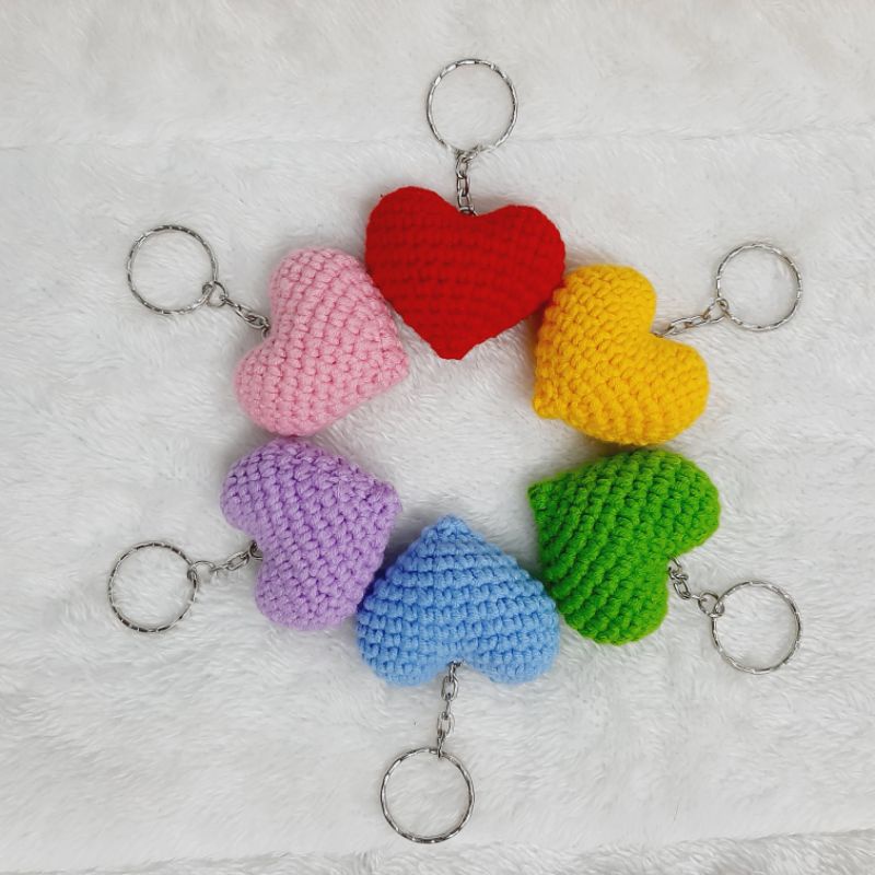 Móc khóa trái tim móc len có thêu chữ theo yêu cầu - Amigurumi heart ❤🧡💛💚💙💜