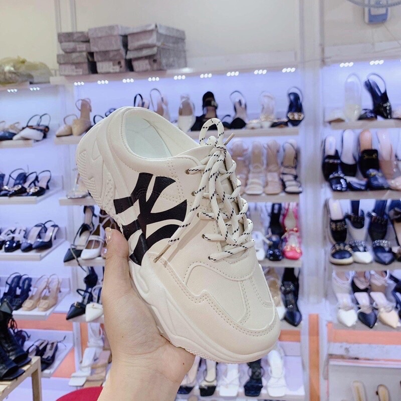 GIÀY SỤC NỮ ĐẾ CAO HỞ GÓT SỤC THỂ THAO VIỀN CHỮ N. Y SIÊU HOT