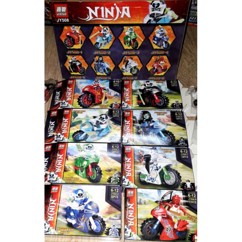 Lắp ráp 1 hộp LegoNinja PhanTom Moto 508 có nhiều chi tiết bằng nhựa