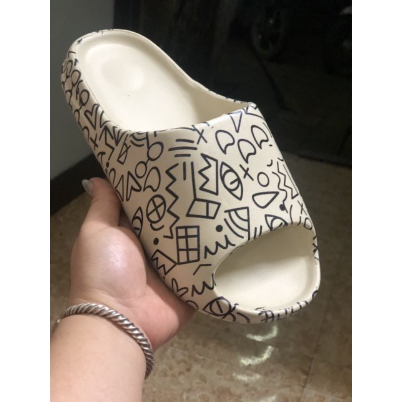 Dép Bánh Mì Hoa Văn