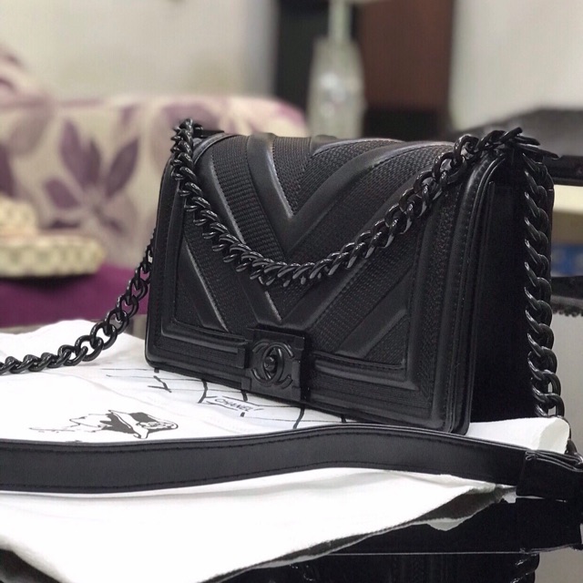 Túi Cha-nel Boy màu đen