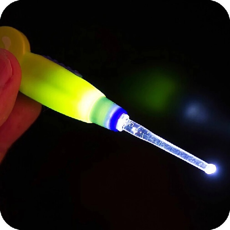 Bộ Dụng Cụ Vệ Sinh Tai Có Đèn LED Họa Tiết Hoạt Hình Dễ Thương