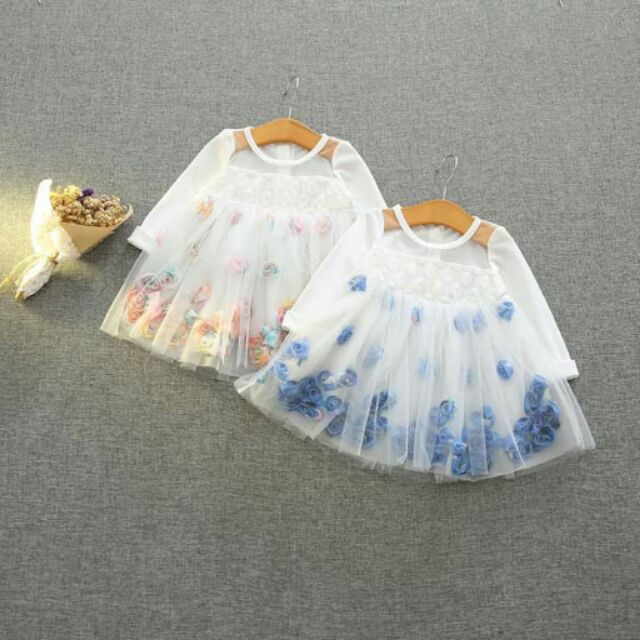 Váy ren cotton 3D được thiết kế tinh tế giúp bé xinh tươi vải mát....