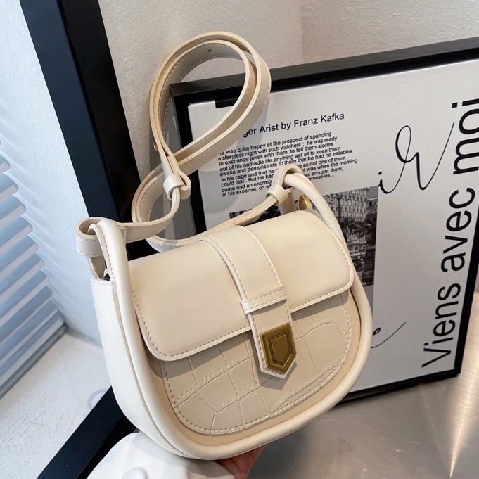 Túi xách nữ kẹp nách đeo chéo da mềm viền vòm khóa nhọn cao cấp CV35