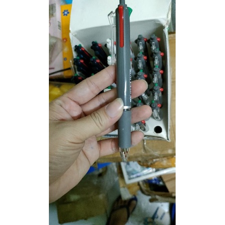 Bút bi bấm 4 ngòi 4 màu mực M&G Semi