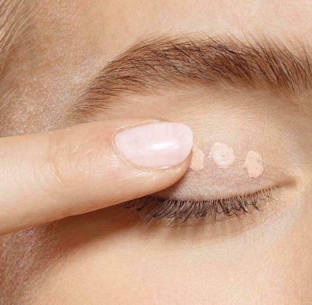 ✨👀 Kem Lót Mắt #Catrice Prime & Fine Eyeshadow Base - | BigBuy360 - bigbuy360.vn