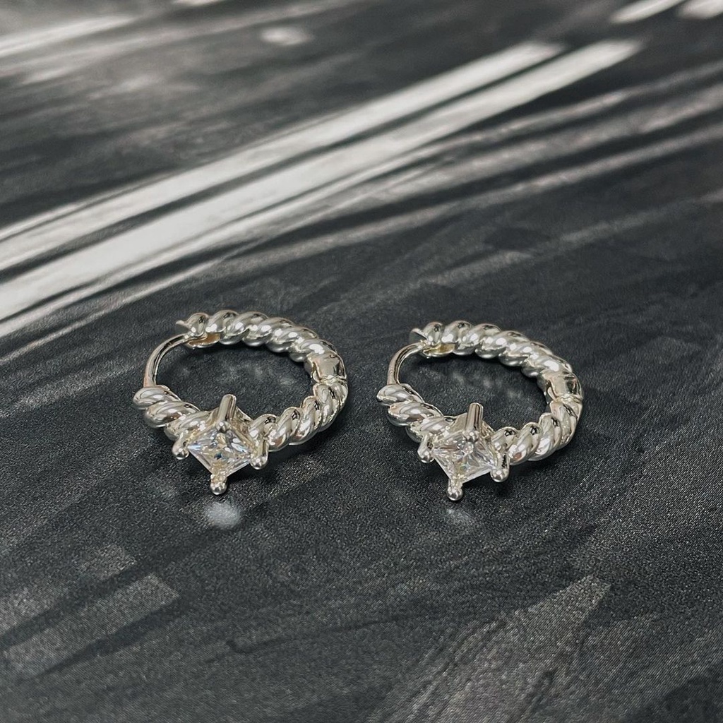 CHÍNH HÃNG KHUYÊN TAI MOMENTO JUSTLOVER V BTS