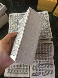 Xấp tiền xu trắng (vàng mã)
