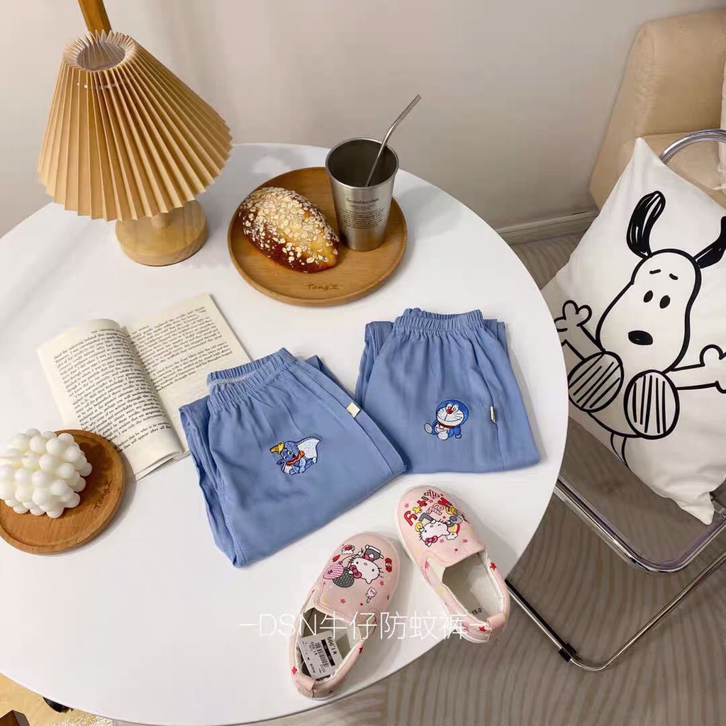 Quần Jeans giấy thêu doraemon dáng Jogger cho bé 10-22kg