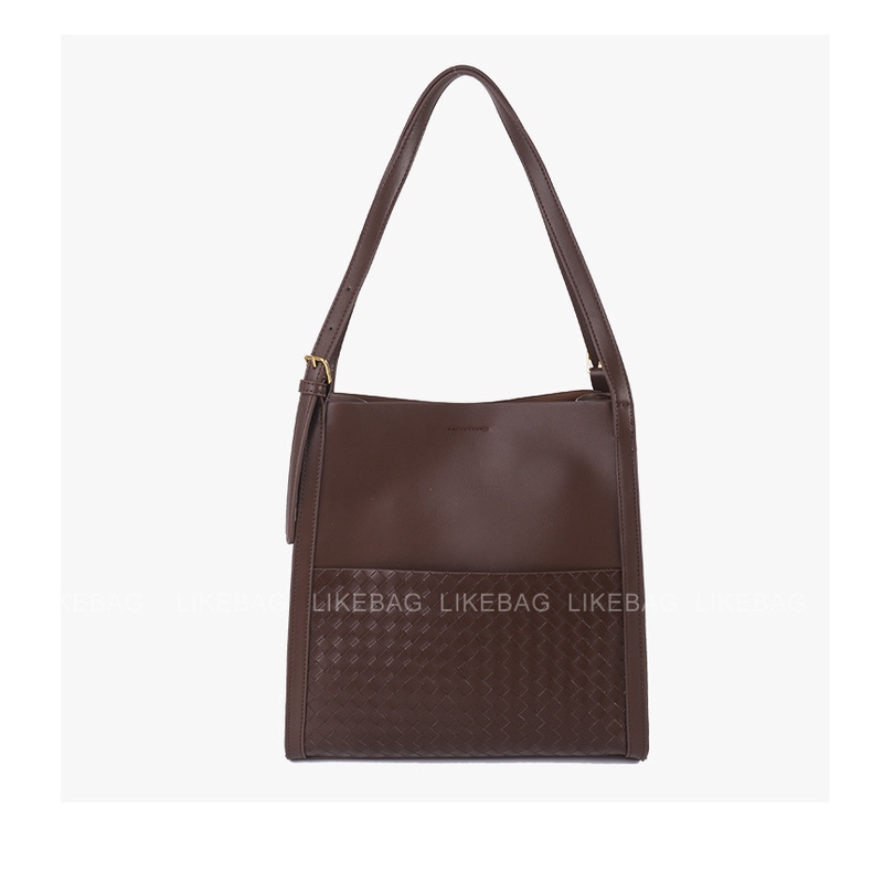 Túi đeo vai thời trang LIKEBAG vân chìm kèm móc gấu 225DJ0596 - LIBAGI