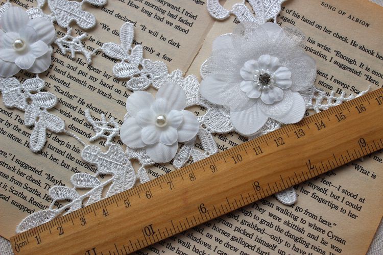 Miếng ren hoa 3d xinh xắn dùng để trang trí áo cưới