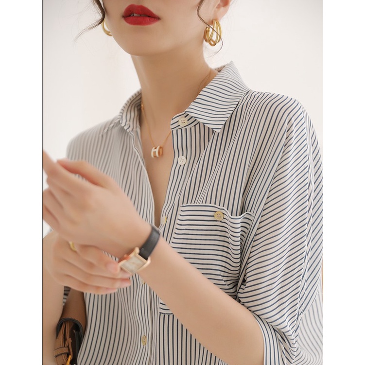 Áo sơ mi nữ sọc dọc tay lỡ, thiết kế thời trang với dây rút eo làm đẹp dáng, tôn chiều cao cho phái nữ - Kemi.