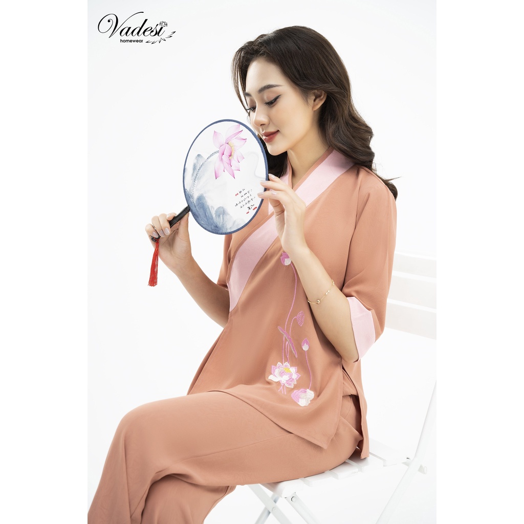 Đồ Lam Đi Chùa VADESI Bộ Thư Pháp Phật Tử Cài Chéo Tay Lỡ Lụa Tằm Pháp Cao Cấp Thêu Hoa Sen Nhiều Màu Mềm Mại Không Nhăn