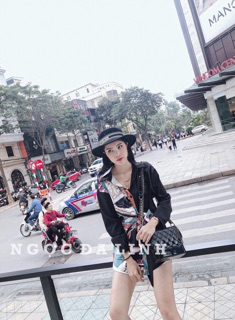 Áo sơ mi lụa pha hoạ tiết