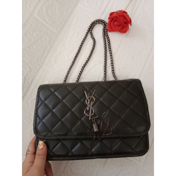 Túi xách đeo chéo nữ cá tính