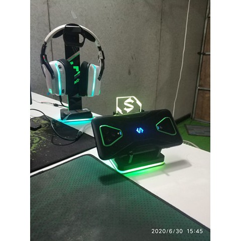Giá để, treo tay cầm xbox, ps4 led rgb 7 màu rainbown điều khiển từ xa nhiều hiệu ứng