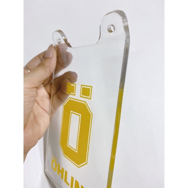 Mica che phuộc cong dày 4mm kèm ốc gắn, logo giao ngẫu nhiên