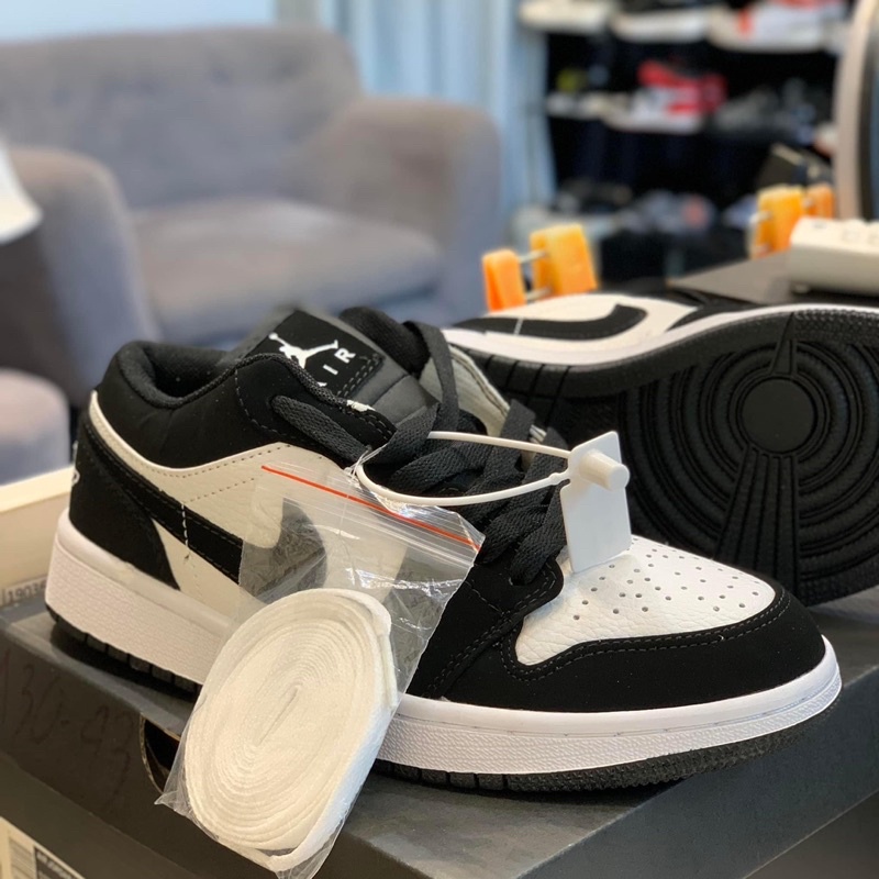 Giày thể thao panda đen trắng thấp cổ