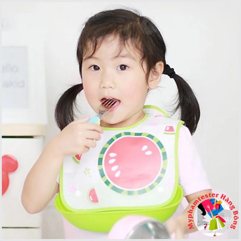 Yếm máng đính khuy có thể tháo dời
