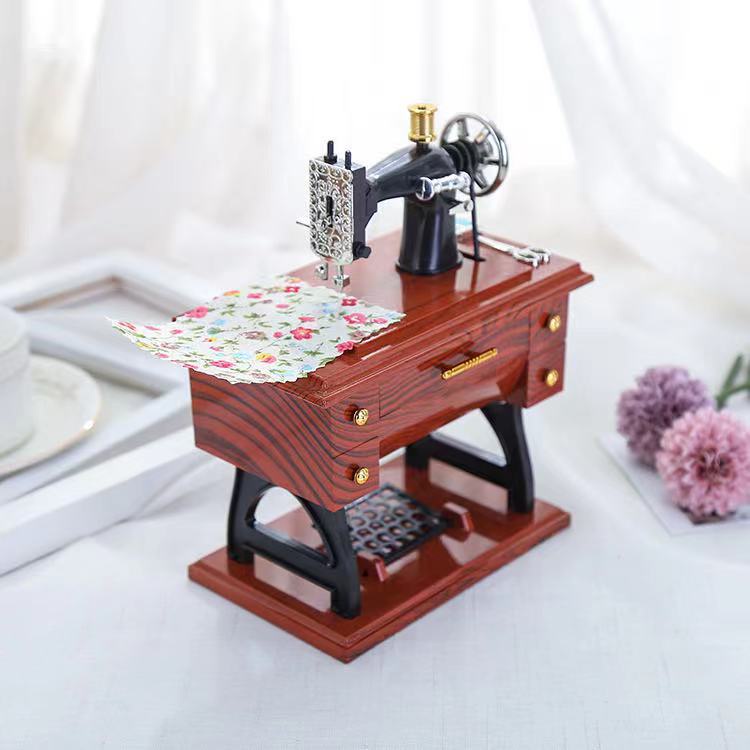 Hộp âm nhạc máy may phục cổ, music box, hộp âm nhạc, mô hình máy may, quà lưu niệm, quà tặng, đồ trang trí cổ điển