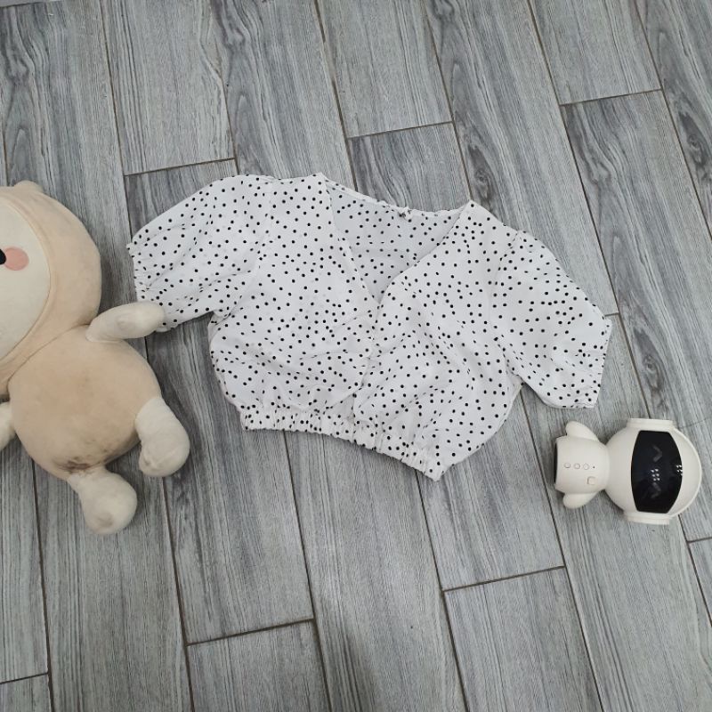 Áo croptop chấm bi tay phồng QC siêu xinh pass mặc 1 lần