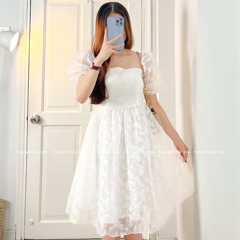 Đầm dự tiệc trắng dáng ngắn mini váy xoè hoa nổi cổ vuông hở lưng