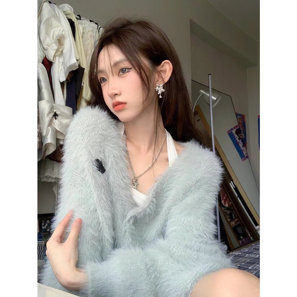 V-neck long-sleeved knitted cardigan jacket women's 2022 early autumn new style sweater Korean soft waxy sweater