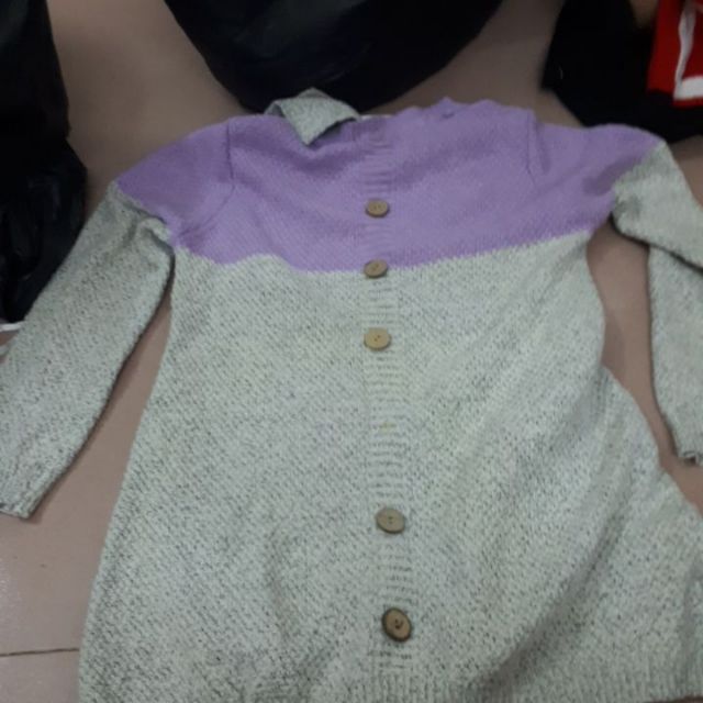 Áo len của  linh tô
