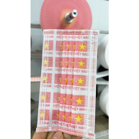 Hộp 50 chiếc khẩu trang y tế họa tiết cờ đỏ sao vàng Việt Nam