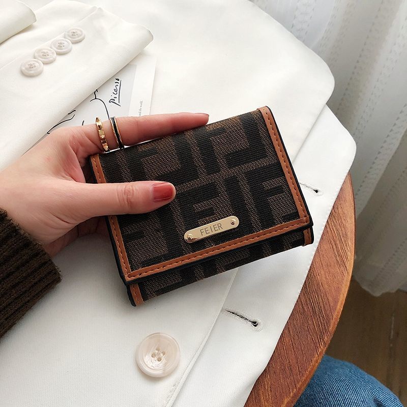 Ví gập ba in chữ phong cách retro cho nữ