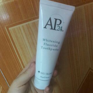 Kem đánh răng trắng sáng số 1 mỹ ap24